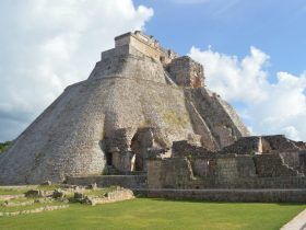 Piramide Uxmal - Yucatán, México