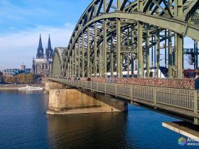 Puente Puente Hohenzollern; el puente de los Candados de Colonia - Alemania