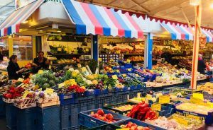 Puestos de verduras del mercado de Carlsplatz - Dusseldorf - Alemania
