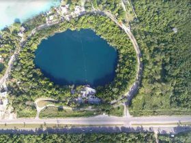 Cenote Azul de Bacalar