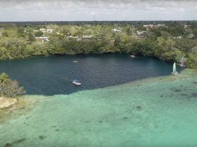 Cenote Negro o Cenote de la Bruja - Bacalar - Quintana Roo - México